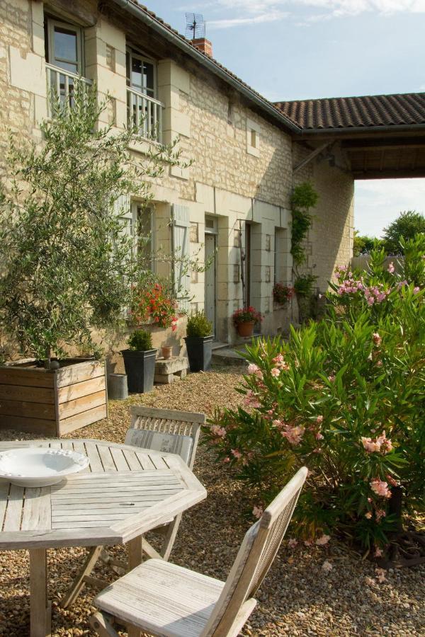 Le Clos Des Fayes Berthegon Exterior photo