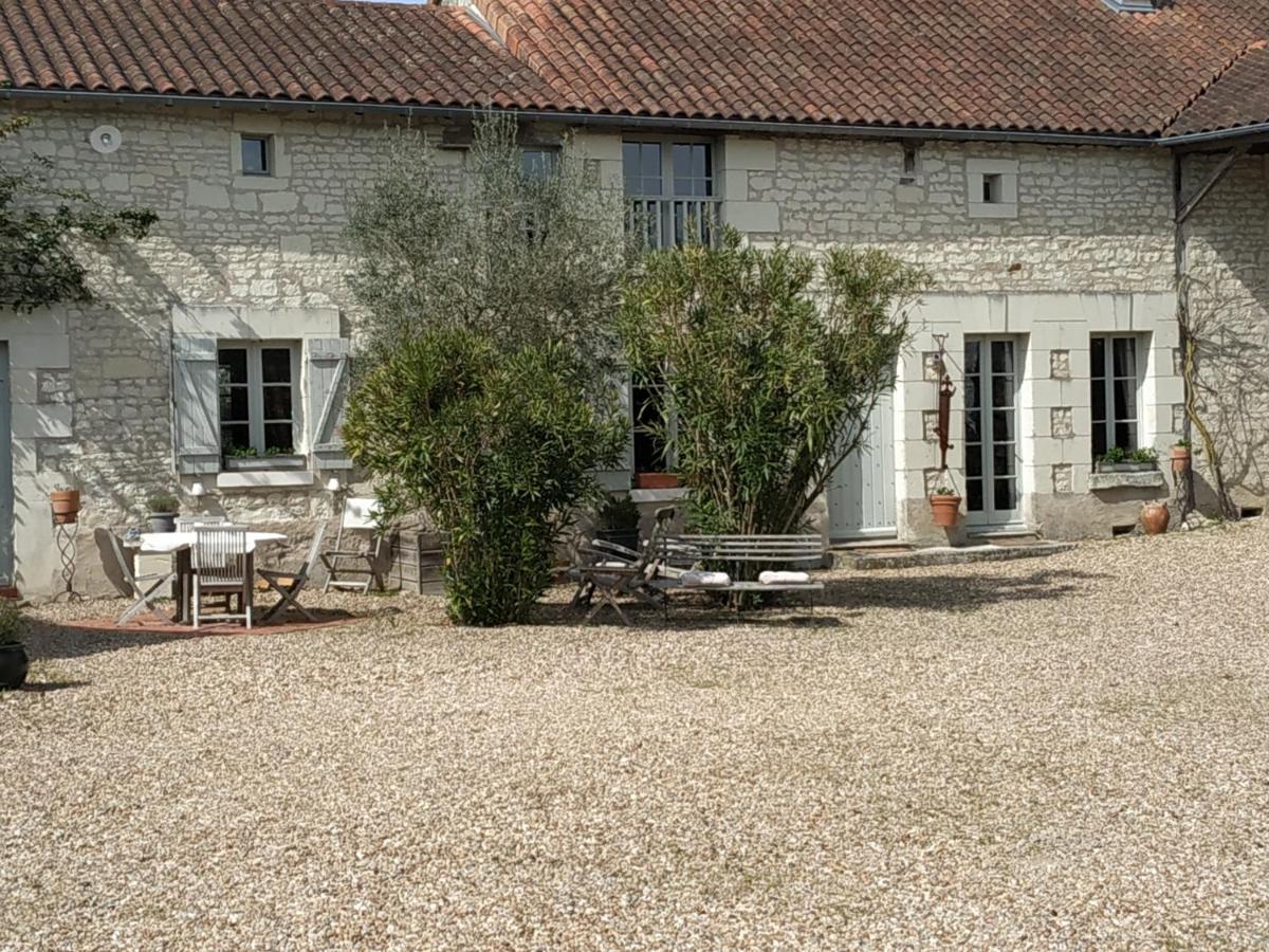 Le Clos Des Fayes Berthegon Exterior photo